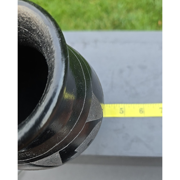 Rigoberto Mateos Pottery Blackware Polished Vase Jar 5.75" Carved Design Signed - Picture 10 of 12